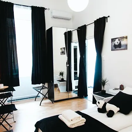 Apartamento Black & White With A Gift Soft Panda Budapeste