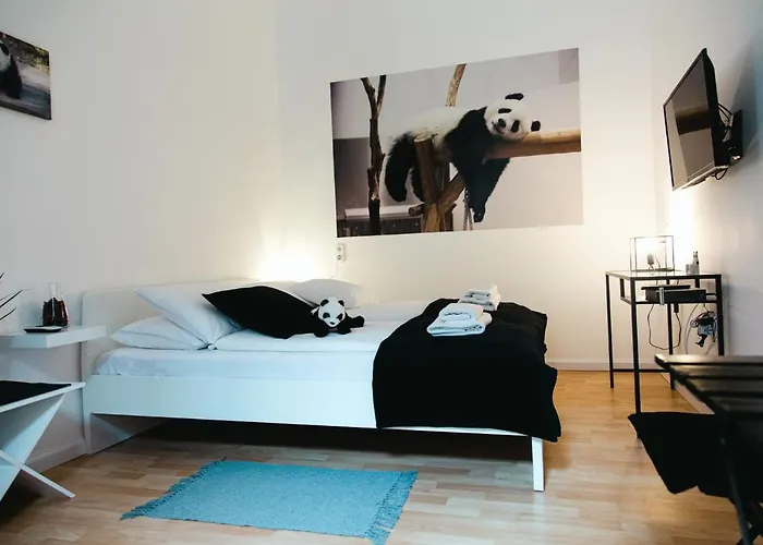 Black & White With A Gift Soft Panda Apartament Budapeszt