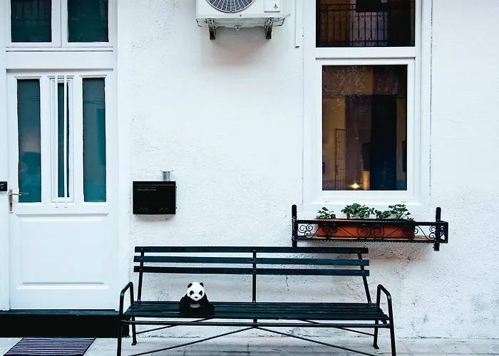 Lägenhet Black & White With A Gift Soft Panda Budapest